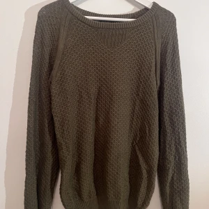 Mörkgrön stickad tröja  - Jättemysig tröja till hösten💕 