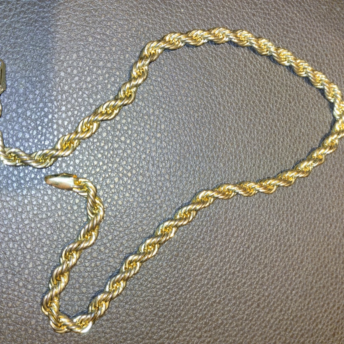 Fint guldhalsband. - 90