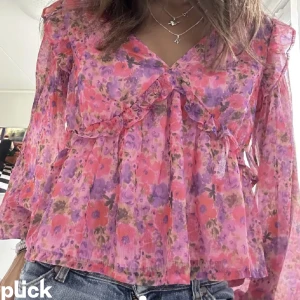 Blus - Säljer min blus från bikbok (lånad bild)❤️