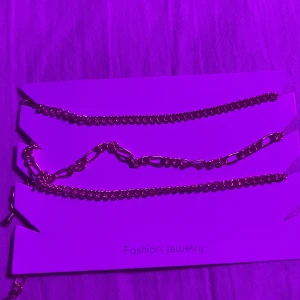 Smycken  - Fotlänkar och ett armband som aldrig är använda  Fotlänkar för 40kr + frakt Armbandet 20 + frakt