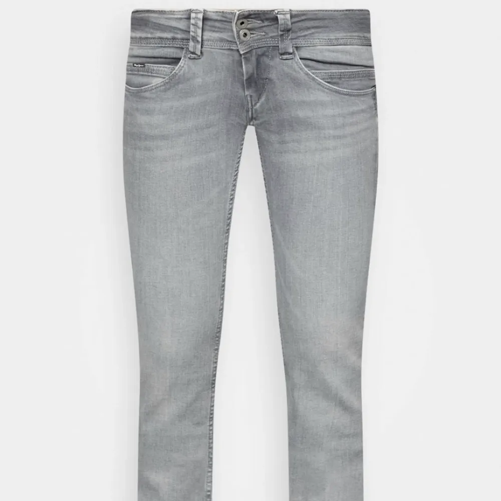 Intressekoll på slutsålda pepe jeans. Jeansen är i bra skick. 🤍. Jeans & Byxor.