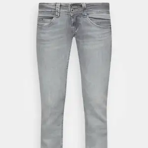Intressekoll på slutsålda pepe jeans. Jeansen är i bra skick. 🤍
