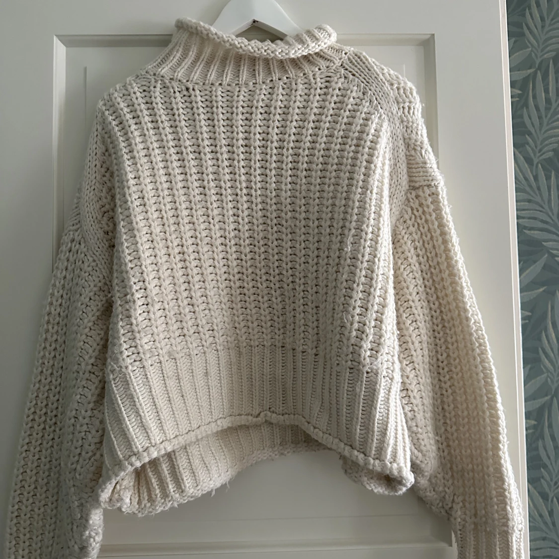 Vit stickad tröja