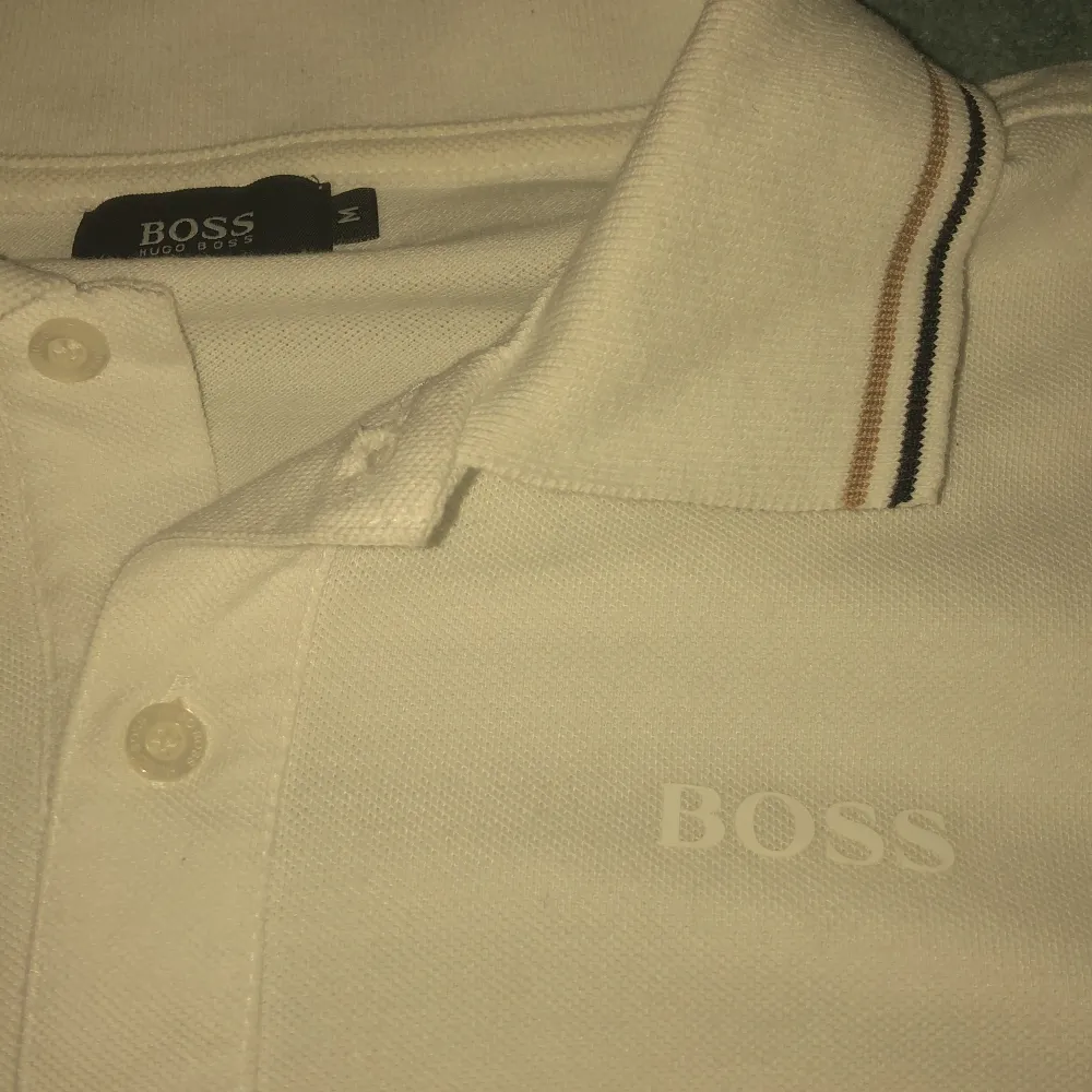 En oanvänd Hugo boss pike som jag säljer för den inte kommer till användning, kan diskutera pris och mer.. T-shirts.