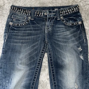 MissMe jeans - Ascoola jeans från MissMe! Bra skick. Lågmidjade skinnyjeans. Skulle säga att dom passar en XS/S beroende på hur man vill att de ska sitta