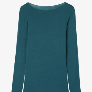 Intimissimi  - Har använt några gånger, två små hål i armhålorna men har sytt ihop det så de syns inte. 