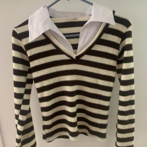 Tröja med skjorta - Stickad tröja med insydd skjorta