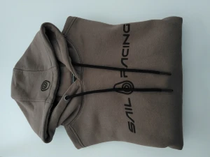 Huvtröja Sail racing  - Fin luvtröja i nyskick. Använd ett fåtal ggr. 