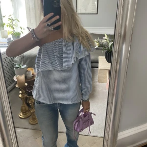 Zara blus 908 - Säljer denna super fina zara blus i storlek S❤️‍🔥❤️‍🔥❤️‍🔥