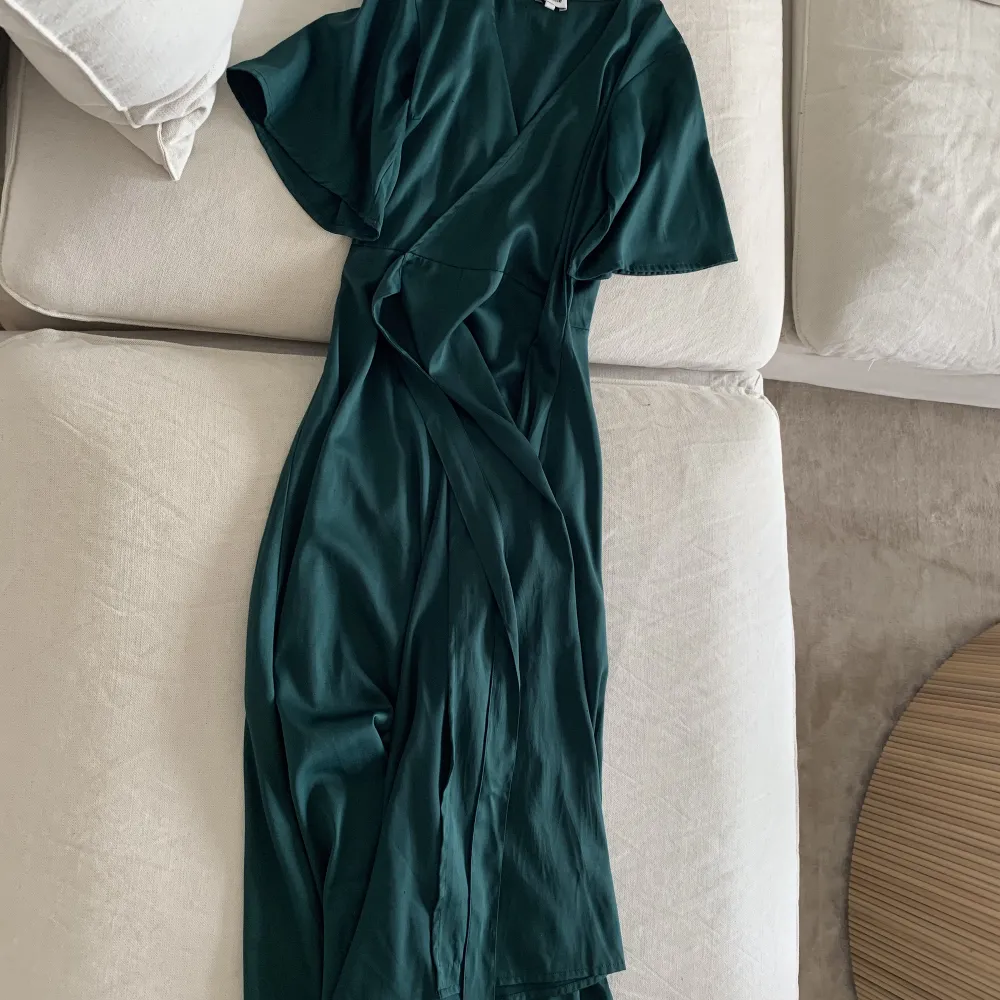 Bubbleroom green wrap dress, good condition. Klänningar.