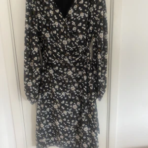 Blommig klänning - Bra skick