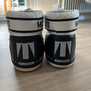 Moonboots - Säljer nu mina moonboots då de inte kom till användning förra vintern alls, bara använda ett fåtal gånger  Pris går alltid diskutera 