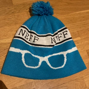 Mössa NEFF - Använt skick men inga hål 