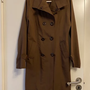 Oanvänd Kappa - Oanvänd kappa  👉Strl: M 👉Pris: 250:- 👉Utan lapp  🌱Rökfritt finns kanariefågel hemma 