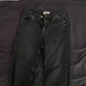 Svarta pull&bear jeans. Bra skick och inga hål eller fläckar. 