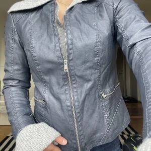 Vintage blå skinnjacka - Asball skinnjacka som jag tyvärr inte använder. I toppenskick!🌟