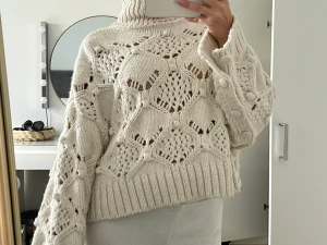 Ull tröja  - Säljer min jätte fina ulltröja från Zara!! Super varm och bekväm❤️❤️