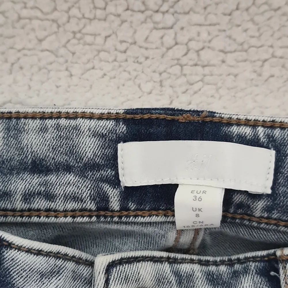 Jättecoola skinny jeans i batikmönster/blekningsmönster. Jeans & Byxor.
