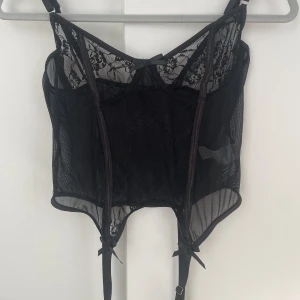 Body - Body ish men du kan fästa knästrumpor på, testad men passa inte mig