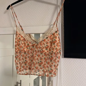 blommigt linne - blommigt linne från MOTEL 40kr +frakt