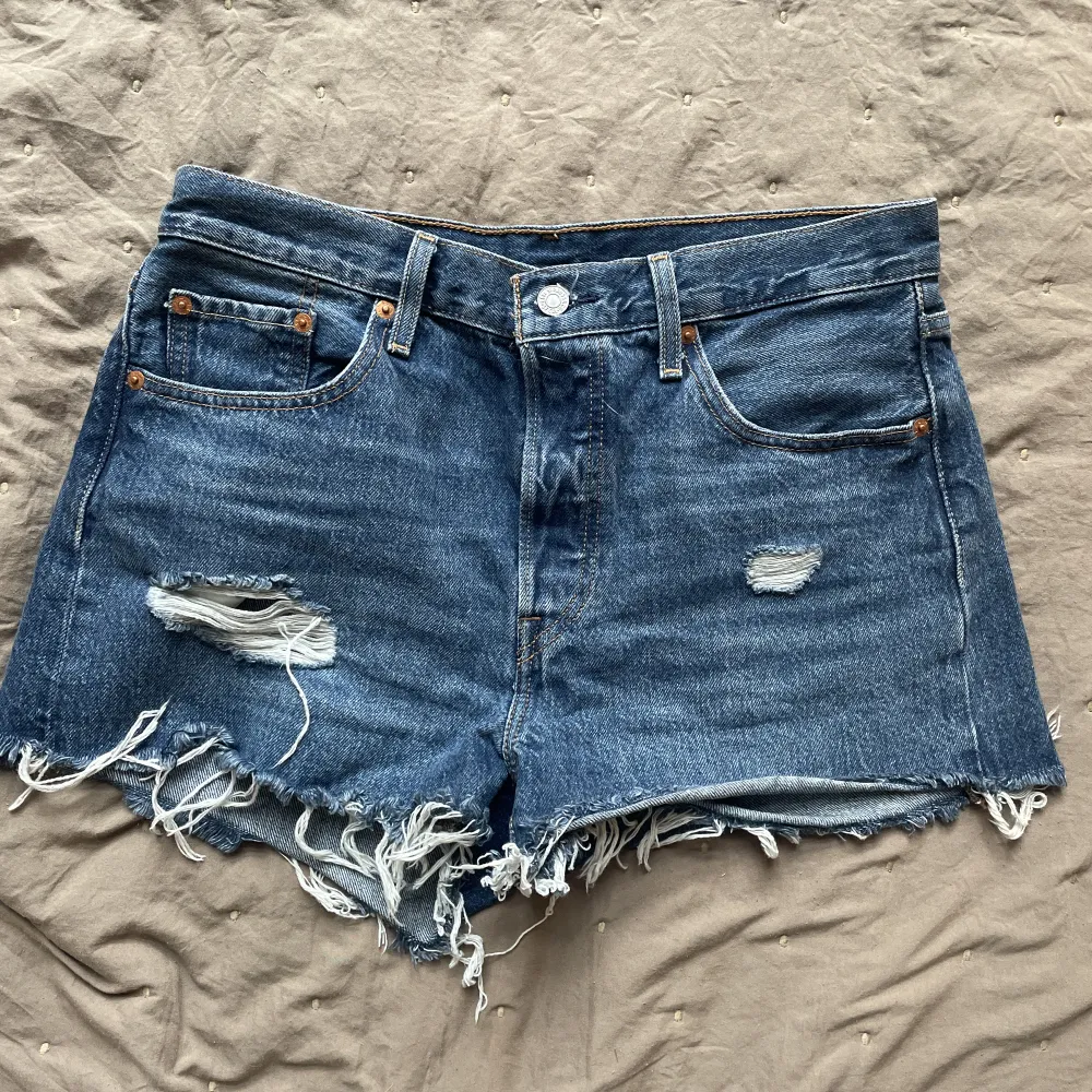 Levi’s Jeansshorts! Storlek står ej men skulle säga m!. Shorts.