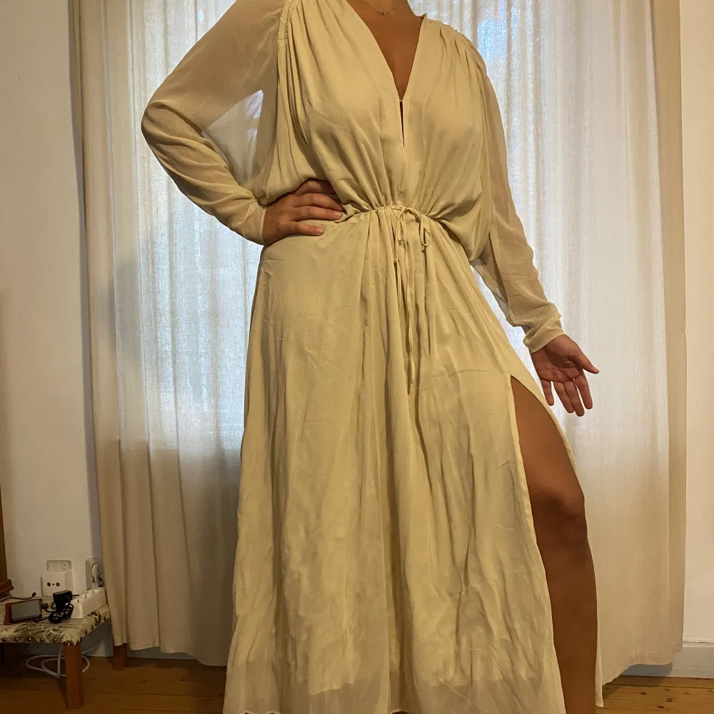 Comfortable and airy dress from HM. Size L but can be used for bigger sizes. . Klänningar.
