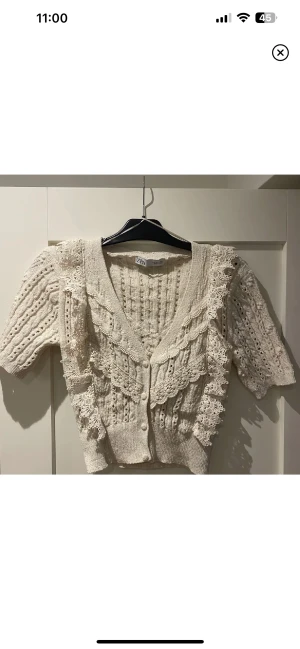 Zara kofta - Säljer denna supergulliga kofta ifrån zara som endast är testad💕 