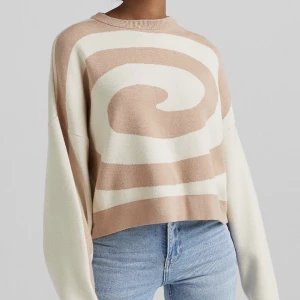 Tröja - Tröja i storlek small🦋 hör av er vid minsta intresse eller funderingar 🫶 kostnad för frakt tillkommer, se fraktalternativ nedan 📦