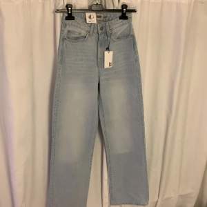 Fina ljusblåa jeans storlek xxs från lager 157 oanvända 