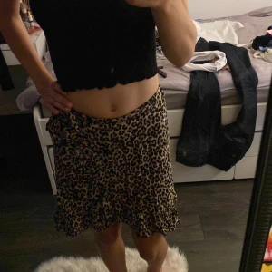 Volangkjol  - Volangkjol💕passar möjligtvis xs!