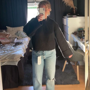 Stickat tröja - Svart stickad tröja från Gina tricot, storlek M och använd ett fåtal gånger💕