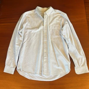 Skjorta, Theas Glory Days - Blå- och vitrandig skjorta 👔 Mycket bra skick. 