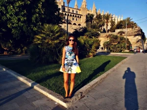 Mönstrad mini klänning H&M trend - Mönstrad mini klänning från H&M trend i scuba material. Storlek 38 men passar även 36