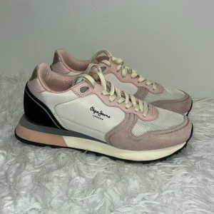 Pepe Jeans - Skor använda en gång. Sköna, lätta. Storlek 38. Riktigt Pepa Jeans. Pris kan diskuteras privat. 