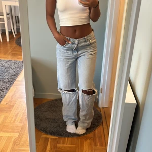 Jeans - Low-waist jeans från Gina, förstora för mig så har ej kommit till användning 