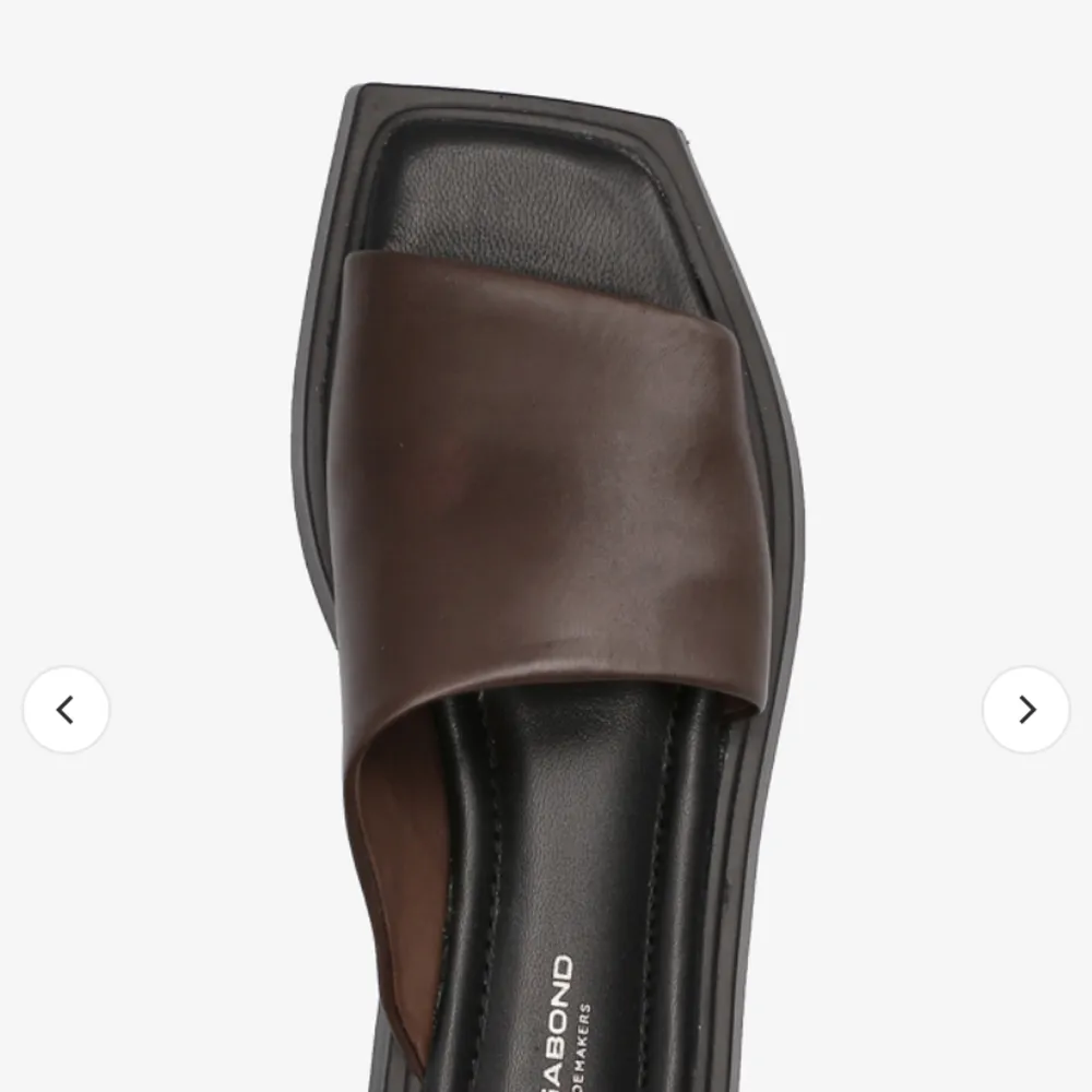 Skinnsandaler från Vagabond i modellen EVY.  Sandalerna är sparsamt använda.  Färg: Brun  Storlek: 38. Skor.
