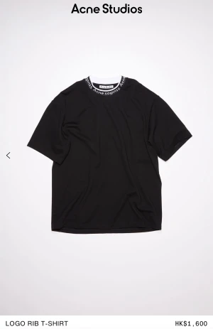 Svart acne t shirt  - Säljer min svarta acne tröja som jag använt 1 gång. Storlek L. Nypris: 2200kr. Mitt pris: 1000