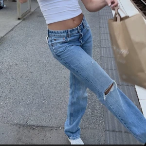 Jeans - Säljer dessa lågmidiade jeans pga kommer aldrig till användning