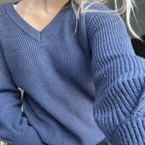 stickad VILA tröja  - Suuuperfin stickad tröja från vila! Knappt använd, storlek xs men är lite oversized💗