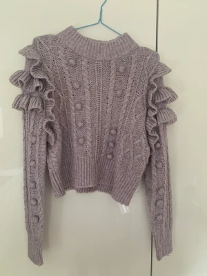 Stickad tröja st S - Endast använd ett fåtal gånger . Mycket bra skick . St S.