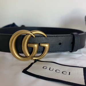 Gucci bälte - Intresse koll på mitt Gucci bälte. Varsamt använd och låda, dustbag och kvitto medföljer! Äkta såklart. Längd 80. Nypris är 5450kr 