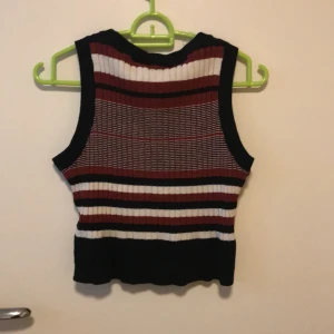 Tröja - Jättefin tröja, köptes här på Plick fast säljer pga inte riktigt min stil 