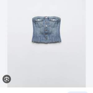 Zara jeans topp/denim top i storlek M och använd endast en gång. Andra bilden är lånad. 