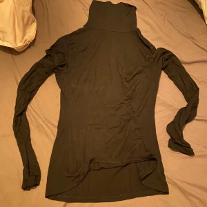 Polotröja - Tunn polofröja som sitter fint mot kroppen