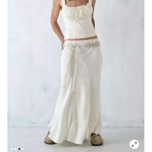 Så så så fin kjol men råka beställa två❤det är linne material!! 