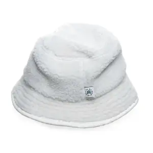 En fluffig buckethat från hollister