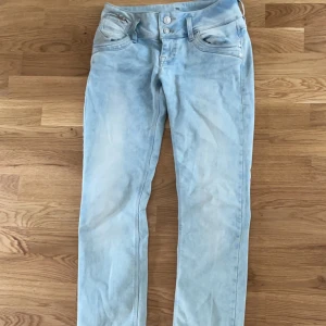Ltb jeans  - Säljer som hör super fina Ltb jeansen knappt använda, inga skador och sitter super snyggt säljer pga ingen användning längre☺️ skriv privat för frågor🥰 (köpta för 889 men säljer för 600)