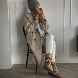 inuikii skor - Jättefina inuikii skor i super skick! har använts under en vinter! true to size:) nypris 2500!