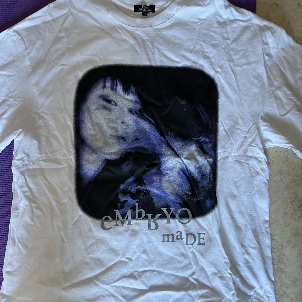 Bought on AliExpress Really nice quality. Size M but it’s an oversized style. Used once to try on!. T-shirts.