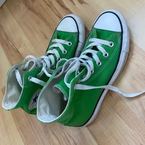 Gröna converse - Supersnygga converse i storlek 37 som inte kommer till användning längre! 280kr+frakt